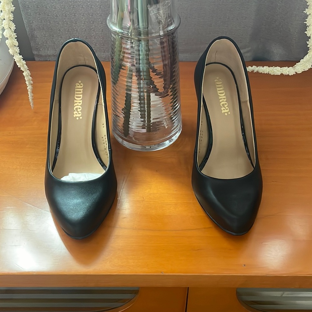 Black high heels from Andrea !